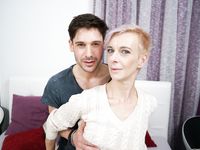 Belinda Bee - starsza żona