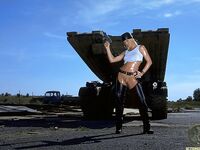 Silvia Saint, dziewczyna-żołnierz
