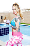 Sarah Jessie wysportowana blondynka milf