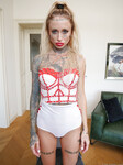 Sasha Beart dzika wytatuowana milf