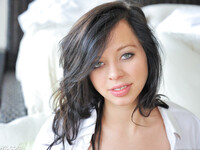 Aurora Monroe podnieca swoje dziurki