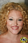 Shirley Dimples w otworze ssącym
