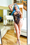 Nina Kayy z dużymi cyckami milf