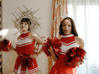 Lexi Luna i Alexis Rae są ognistymi cheerleaderkami
