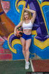 Bunny Madison duże cycki blondynka milf