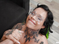 XWife Karen wytatuowana milf z dużym sweggiem