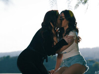 Jessica Ryan i Chloe Surreal są głęboko zanurzeni w swoich pragnieniach xxx