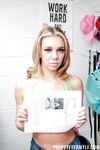 Niegrzeczne blondynki dziewczyny Tiffany Watson i Brittany Andrews przejebane