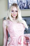 Jenna Fireworks ssie i jeździ szczęściarzem w łóżku ze swoimi wielkimi, blond cyckami
