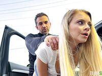 Cipka Riley Star jest wylizana i zerżnięta na zewnątrz