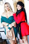 Mona Azar i Bunny Madison pracują w salonie