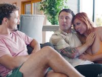Rudowłosy nimfomanka cipki lizał i fucked podczas kuku maros hubby spadł