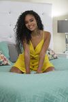 Gorący czarny i biały trójkąt z Alena Croft i Scarlit skandal sexy Kurwa