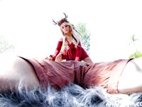 Blondynka Jessica Ryan dostaje ładunki z zewnątrz