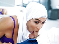 Bootylicious arabskie mamuśki Carmela Clutch dostaje jego jaja głęboko w kutasa