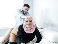 Bootylicious arabskie mamuśki Carmela Clutch dostaje jego jaja głęboko w kutasa