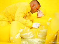 Blondynka tatuowana Mimi Kot ssie jej kutasa, a potem zostaje zerżnięta głęboko