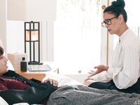 Dana vespoli szopja és cicivel keféli a fiatal farkat mielőtt érett punciját megdugják