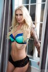 Brooke 's boner cipki rozpakowany i fucked przez wytatuowany ogiera