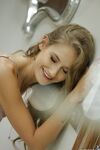 Tiffany Tatum jest chuda blondynka porno gwiazda cipki fucked na piłki