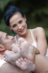Dark-hair piłkarz Nicole miłość z naturalnych cycków fucked w parku