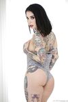 Tatuaż nimfomanka Joanna Angel nie może się doczekać, by zaliczyć romi rain
