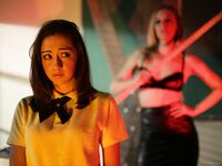 Lily Jordan, Mona Wales - Zboczona nauczycielka