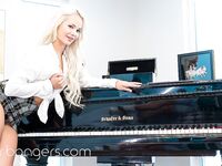 Elsa Jean - Pov fucking