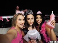 Ashley Adams i Gina Valentina pieprzą się razem