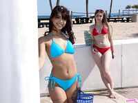 Gina Valentina i Kobi Brian - lizanie cipki