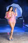 Romi Rain i czarna włócznia