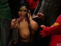 Romi Rain zerżnięta superbohaterka