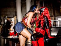 Lesbijski cosplay Charlotte Stokely i Romi Rain