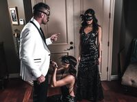 Adria Rae i Emily Willis pieprzą się dla dwojga