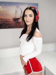 Viol, Sasha Sparrow - Stara i nastoletnia lesbijka