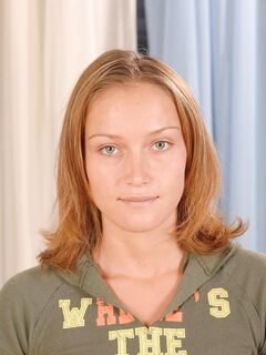 Kathia Nobili i szklane dildo