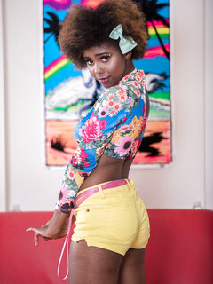 Cipa Daizy Cooper spryskana sprayem