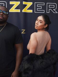 Violet Myers ssie i jeździ dużym czarnym drewnem do skręcającego orgazmu