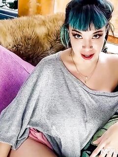 Short- haired milf Little Puck 's przycinane cipki jest ciężko przejebane