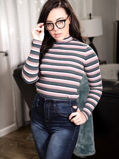 Gina Valentina i Whitney Wright liżą się nawzajem