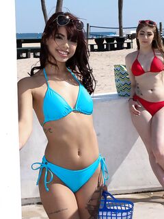 Gina Valentina i Kobi Brian - lizanie cipki