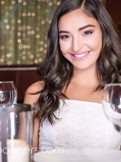 Emily Willis uprawia seks w restauracji