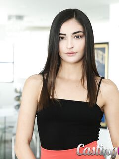 Emily Willis - dziewczyna z mokrą cipką