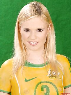 Yasmine Gold, seksowna piłkarka